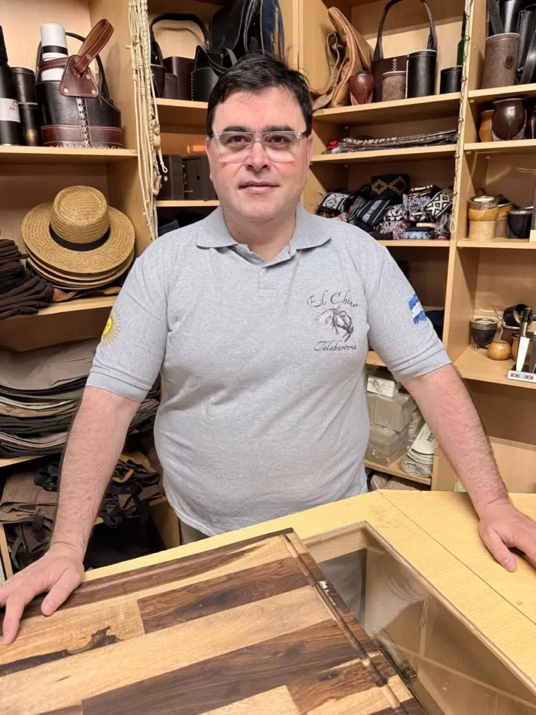 Juan Carlos Delamer Dueño de Talabarteria El Chino